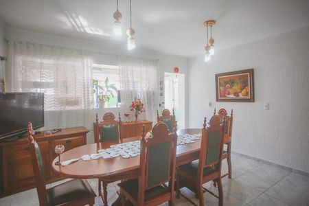 Casa à venda com 188m², 4 quartos e 2 vagas Casa à venda com 188m², 4 quartos e 2 vagasSala de Jantar