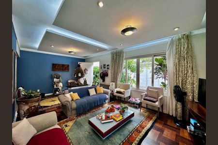 Casa à venda com 250m², 3 quartos e 3 vagasSala