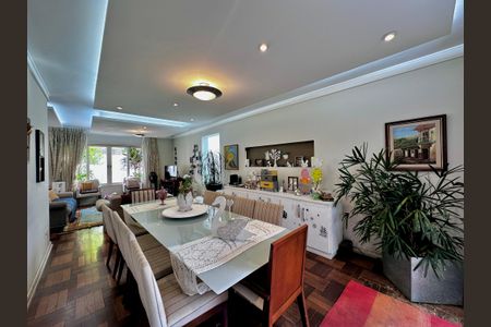 Casa à venda com 250m², 3 quartos e 3 vagasSala