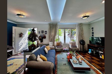 Casa à venda com 250m², 3 quartos e 3 vagasSala