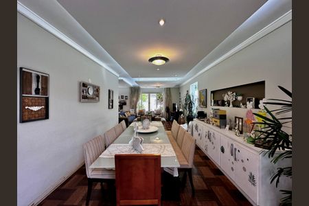 Casa à venda com 250m², 3 quartos e 3 vagasSala