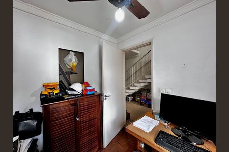 Casa à venda com 250m², 3 quartos e 3 vagasEscritório