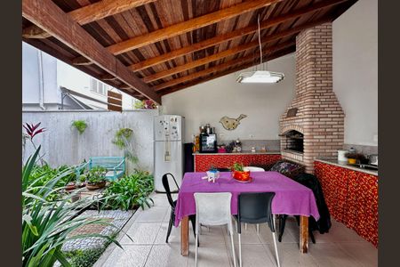 Casa à venda com 250m², 3 quartos e 3 vagasChurrasqueira