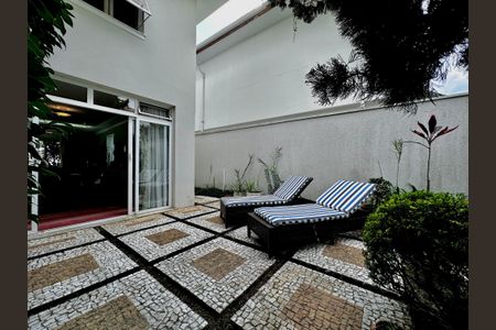 Casa à venda com 250m², 3 quartos e 3 vagasQuintal