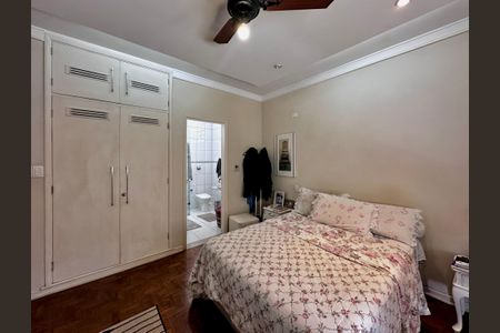 Casa à venda com 250m², 3 quartos e 3 vagasSuíte