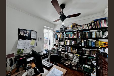 Casa à venda com 250m², 3 quartos e 3 vagasEscritório