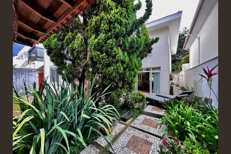 Casa à venda com 250m², 3 quartos e 3 vagasQuintal