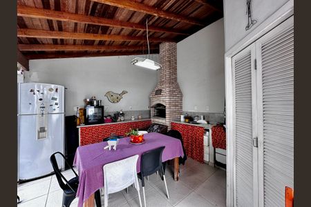 Casa à venda com 250m², 3 quartos e 3 vagasChurrasqueira