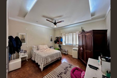 Casa à venda com 250m², 3 quartos e 3 vagasSuíte