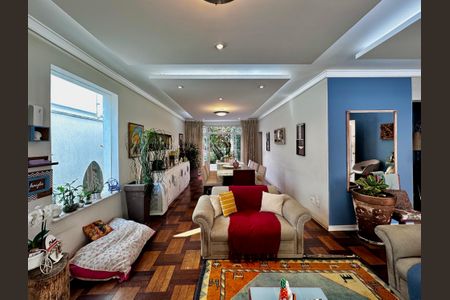 Casa à venda com 250m², 3 quartos e 3 vagasSala