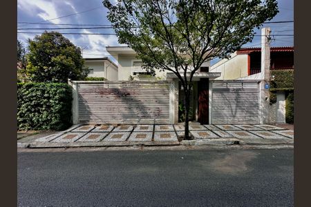 Casa à venda com 250m², 3 quartos e 3 vagasFachada