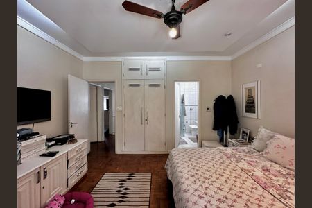 Casa à venda com 250m², 3 quartos e 3 vagasSuíte