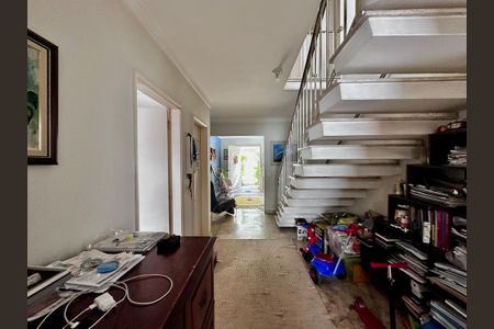Casa à venda com 250m², 3 quartos e 3 vagasEscadas