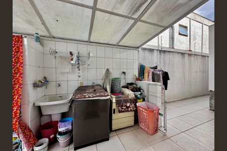 Casa à venda com 250m², 3 quartos e 3 vagasÁrea de Serviço