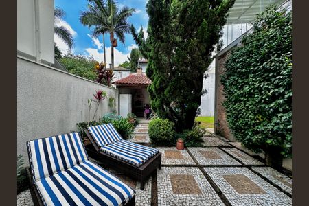 Casa à venda com 250m², 3 quartos e 3 vagasQuintal