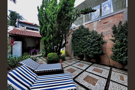 Casa à venda com 250m², 3 quartos e 3 vagasQuintal