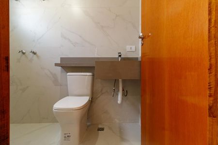 Casa à venda com 140m², 3 quartos e 3 vagasBanheiro da Suíte 2