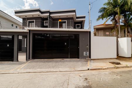 Casa à venda com 140m², 3 quartos e 3 vagasFachada