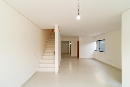 Casa à venda com 140m², 3 quartos e 3 vagasSala