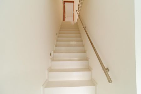 Casa à venda com 140m², 3 quartos e 3 vagasEscada