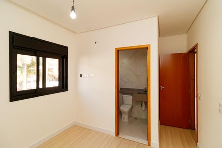 Casa à venda com 140m², 3 quartos e 3 vagasSuíte 2