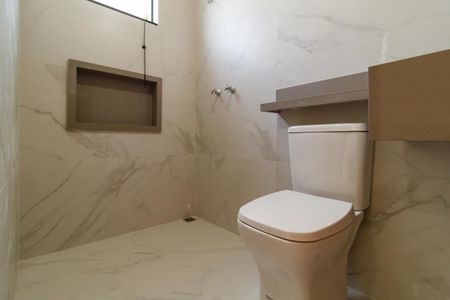 Casa à venda com 140m², 3 quartos e 3 vagasBanheiro da Suíte 2