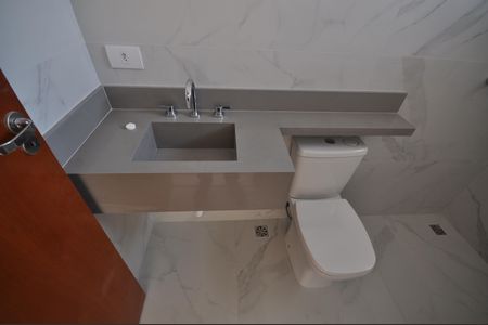 Casa à venda com 150m², 3 quartos e 2 vagasBanheiro da Suíte