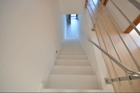 Casa à venda com 150m², 3 quartos e 2 vagasEscada