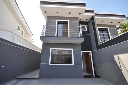 Casa à venda com 150m², 3 quartos e 2 vagasFachada