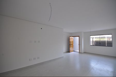 Casa à venda com 150m², 3 quartos e 2 vagasSala