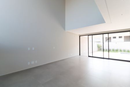 Casa à venda com 250m², 3 quartos e 3 vagas Casa à venda com 250m², 3 quartos e 3 vagasSala