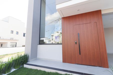 Casa à venda com 250m², 3 quartos e 3 vagas Casa à venda com 250m², 3 quartos e 3 vagasFachada