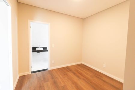 Casa à venda com 250m², 3 quartos e 3 vagas Casa à venda com 250m², 3 quartos e 3 vagasSuíte 3