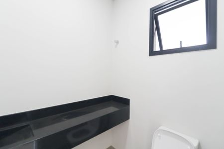 Casa à venda com 250m², 3 quartos e 3 vagas Casa à venda com 250m², 3 quartos e 3 vagasLavabo