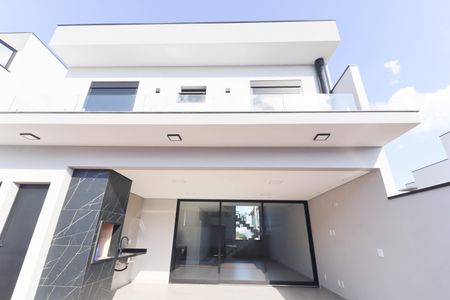 Casa à venda com 250m², 3 quartos e 3 vagas Casa à venda com 250m², 3 quartos e 3 vagasQuintal