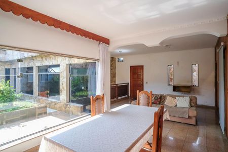 Casa à venda com 280m², 5 quartos e 3 vagasSala