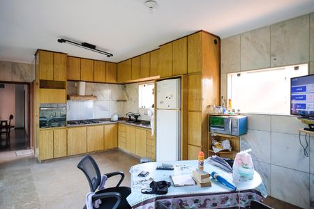 Casa à venda com 280m², 5 quartos e 3 vagasCozinha