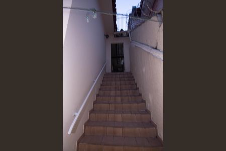 Casa à venda com 125m², 3 quartos e 2 vagas Casa à venda com 125m², 3 quartos e 2 vagasEscada