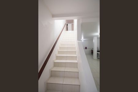 Casa à venda com 125m², 3 quartos e 2 vagas Casa à venda com 125m², 3 quartos e 2 vagasEscada