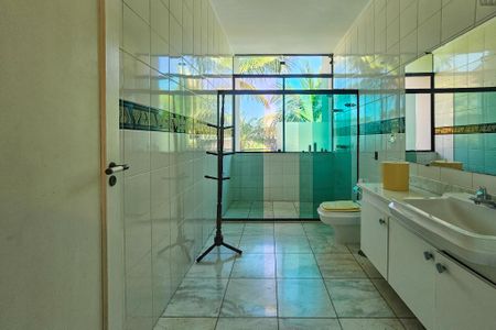 Apartamento para alugar com 890m², 5 quartos e 6 vagas Apartamento para alugar com 890m², 5 quartos e 6 vagasBanheiro da suíte 2