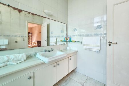 Apartamento para alugar com 890m², 5 quartos e 6 vagas Apartamento para alugar com 890m², 5 quartos e 6 vagasBanheiro da suíte 1