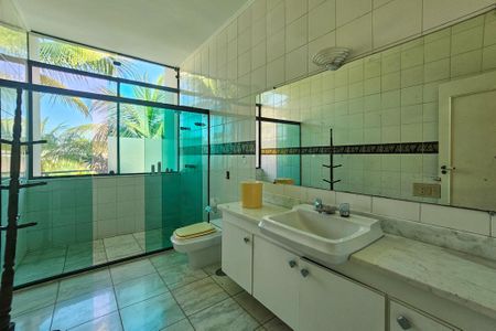 Apartamento para alugar com 890m², 5 quartos e 6 vagas Apartamento para alugar com 890m², 5 quartos e 6 vagasBanheiro da suíte 2