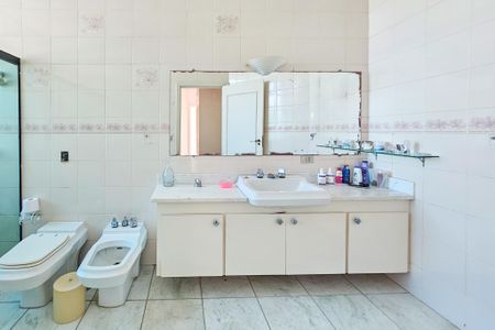 Apartamento para alugar com 890m², 5 quartos e 6 vagas Apartamento para alugar com 890m², 5 quartos e 6 vagasBanheiro da suíte 4