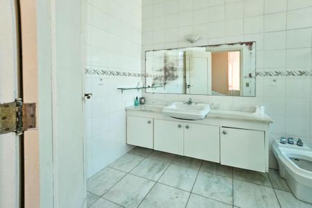 Apartamento para alugar com 890m², 5 quartos e 6 vagas Apartamento para alugar com 890m², 5 quartos e 6 vagasBanheiro da suíte 3