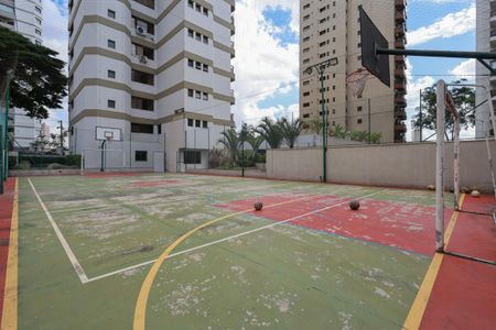 Apartamento à venda com 233m², 5 quartos e 4 vagas Apartamento à venda com 233m², 5 quartos e 4 vagasÁrea comum - Quadra esportiva