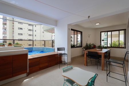 Apartamento à venda com 233m², 5 quartos e 4 vagas Apartamento à venda com 233m², 5 quartos e 4 vagasVaranda gourmet