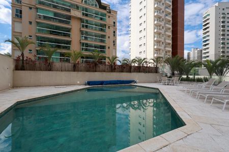 Apartamento à venda com 233m², 5 quartos e 4 vagas Apartamento à venda com 233m², 5 quartos e 4 vagasÁrea comum - Piscina