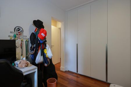 Apartamento à venda com 233m², 5 quartos e 4 vagas Apartamento à venda com 233m², 5 quartos e 4 vagasSuíte 3