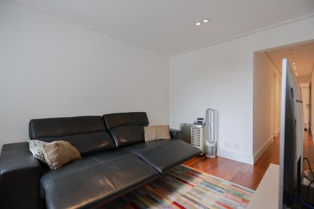 Apartamento à venda com 233m², 5 quartos e 4 vagas Apartamento à venda com 233m², 5 quartos e 4 vagasSala de TV