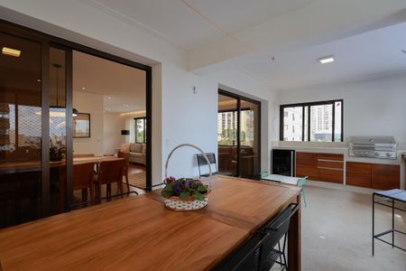 Apartamento à venda com 233m², 5 quartos e 4 vagas Apartamento à venda com 233m², 5 quartos e 4 vagasVaranda gourmet